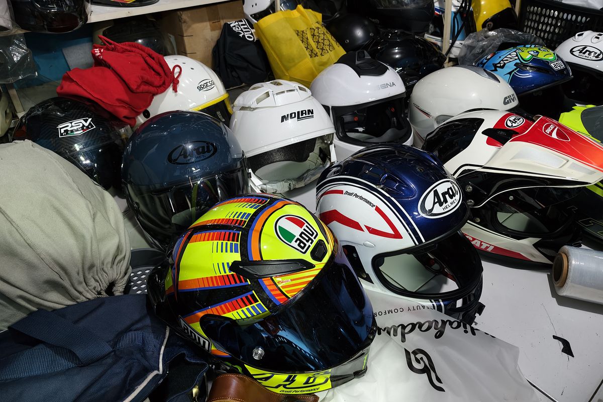 Servis Helm Premium yang Pernah Jatuh, Segini Biayanya