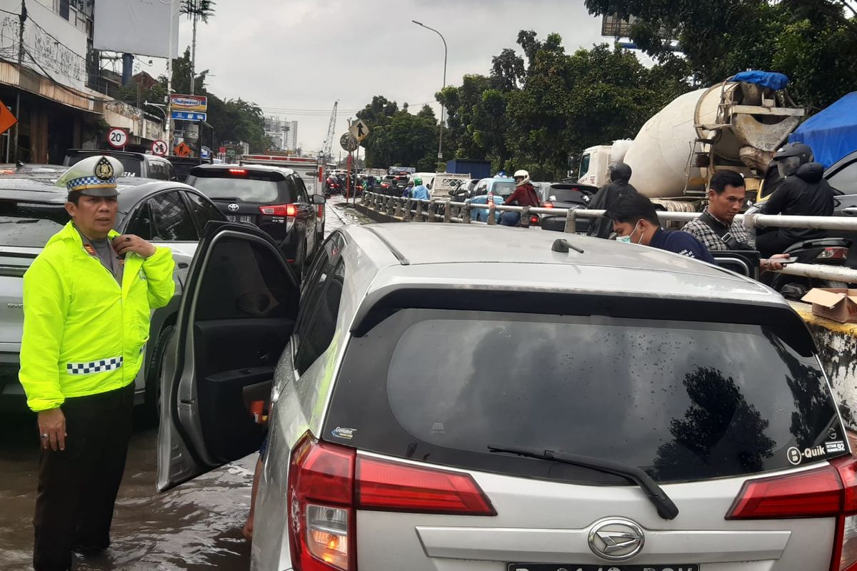 Pengemudi Ditemukan Meninggal Dunia di Tengah Kemacetan