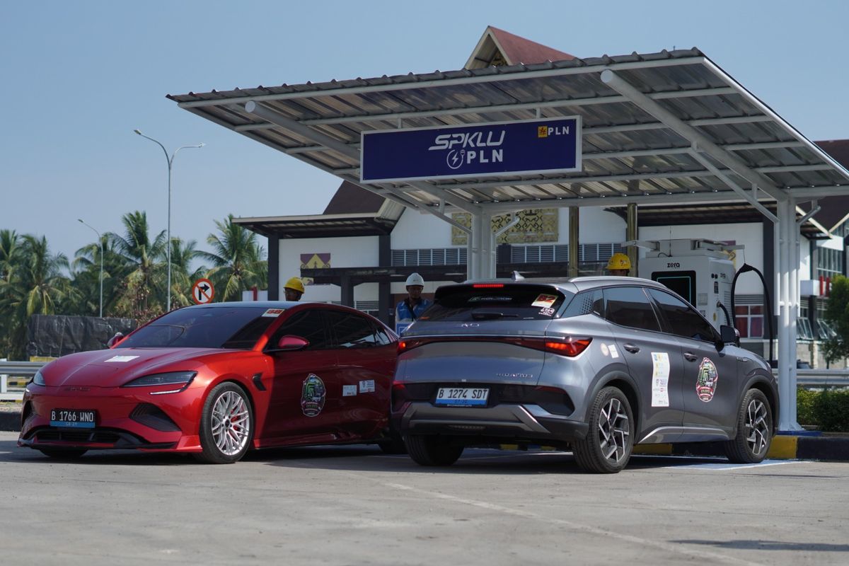 Balada Elektrifikasi, Ketika Antrean Cas Mobil Listrik Berujung Adu Jotos