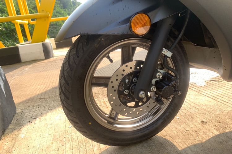 Kenapa Posisi Cakram Rem Motor Ada yang di Kanan atau Kiri?