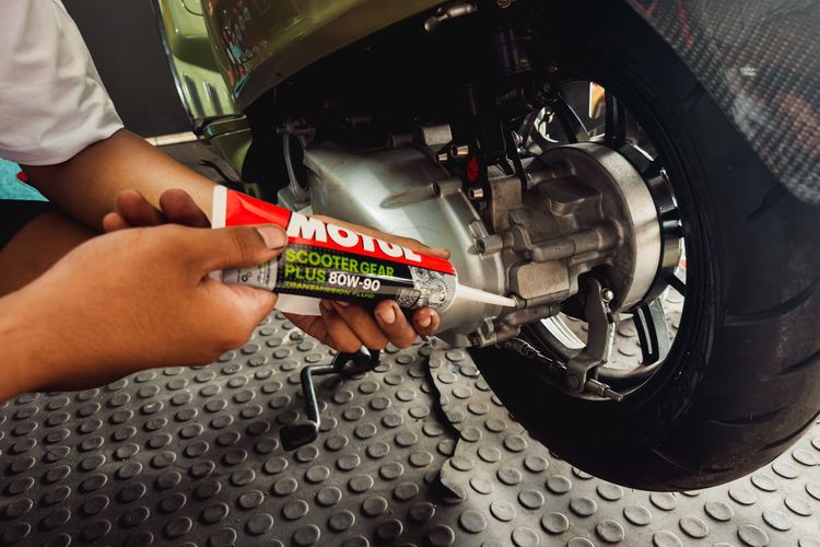 Jangan Sampai Telat Ganti Oli Gardan pada Motor Matik