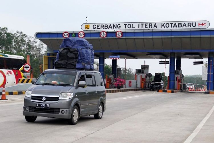 Pemudik Wajib Tahu, Risiko Bawa Barang Berlebih di Atap Mobil