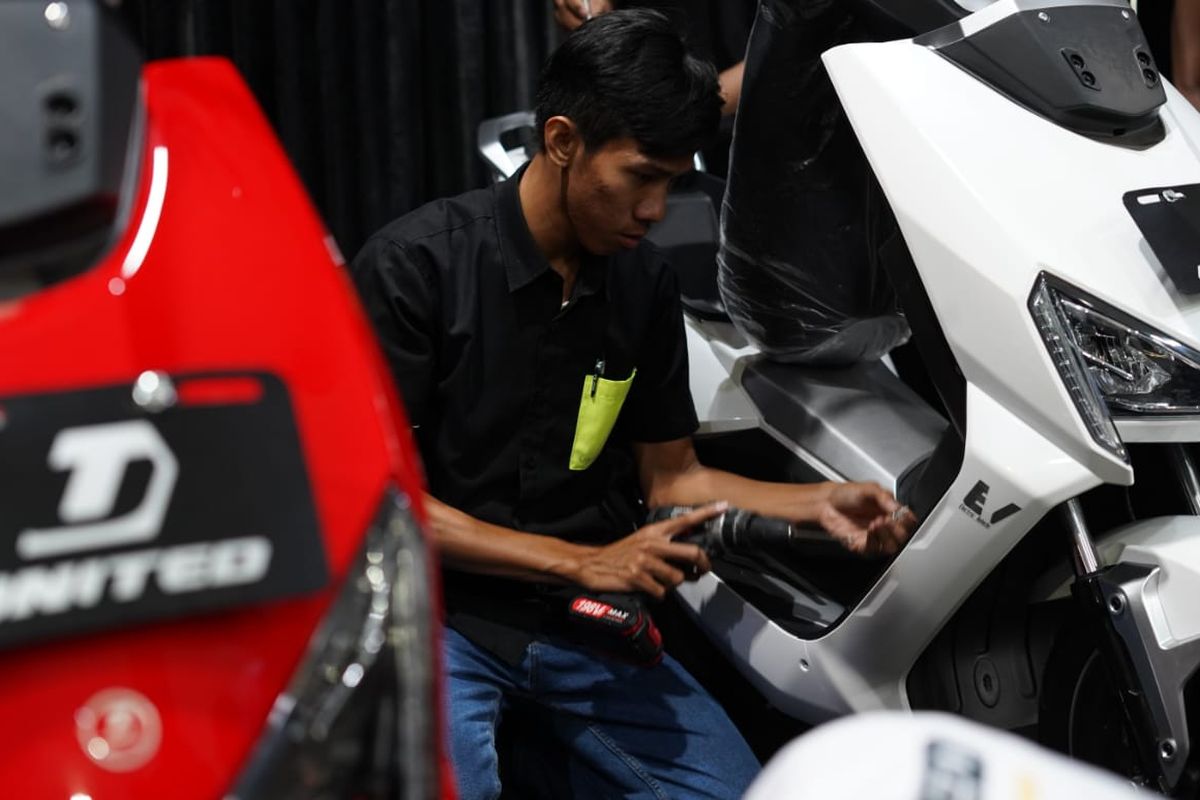 United E-Motor Perluas Layanan Lewat Call Center 24 Jam