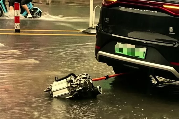 BYD Bicara soal Motor Listrik yang Terlepas Akibat Banjir di China