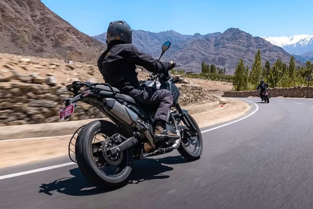 Royal Enfield Himalayan 750 Akan Ada Versi Adventure Cruiser