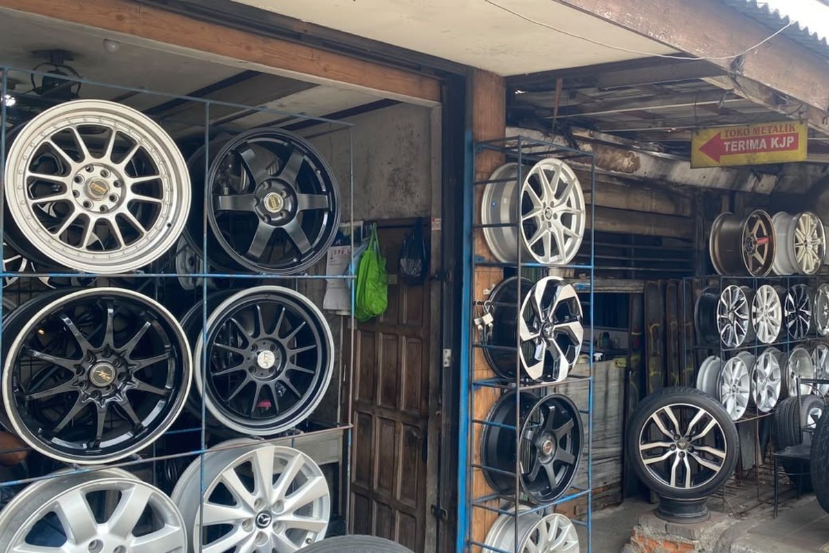 Curhat Pedagang Pelek Mobil, Jualan Sepi sampai Harus Live Tiktok