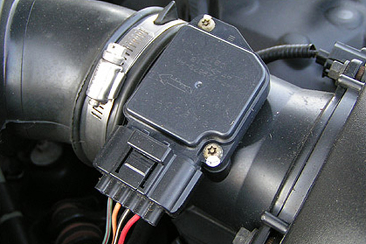 Mesin Mobil Mati Bila Tak Digas, Ini Sebab dan Solusinya