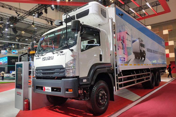 Isuzu Elf Jadi Bintang di GIIAS 2025