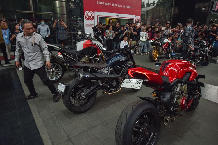 Daftar 22 Mobil dan Motor Mewah Hasil OTT KPK Wamen Ketenagakerjaan