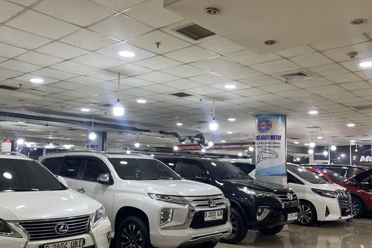 Bursa Mobil Bekas di WTC Mangga 2 Lesu, Penjualan Diklaim Anjlok 50 Persen