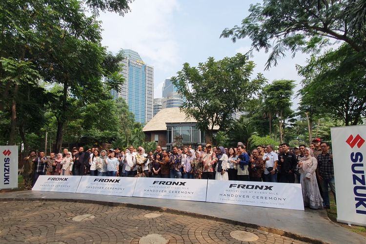 Suzuki Fronx Resmi Diserahkan ke Konsumen