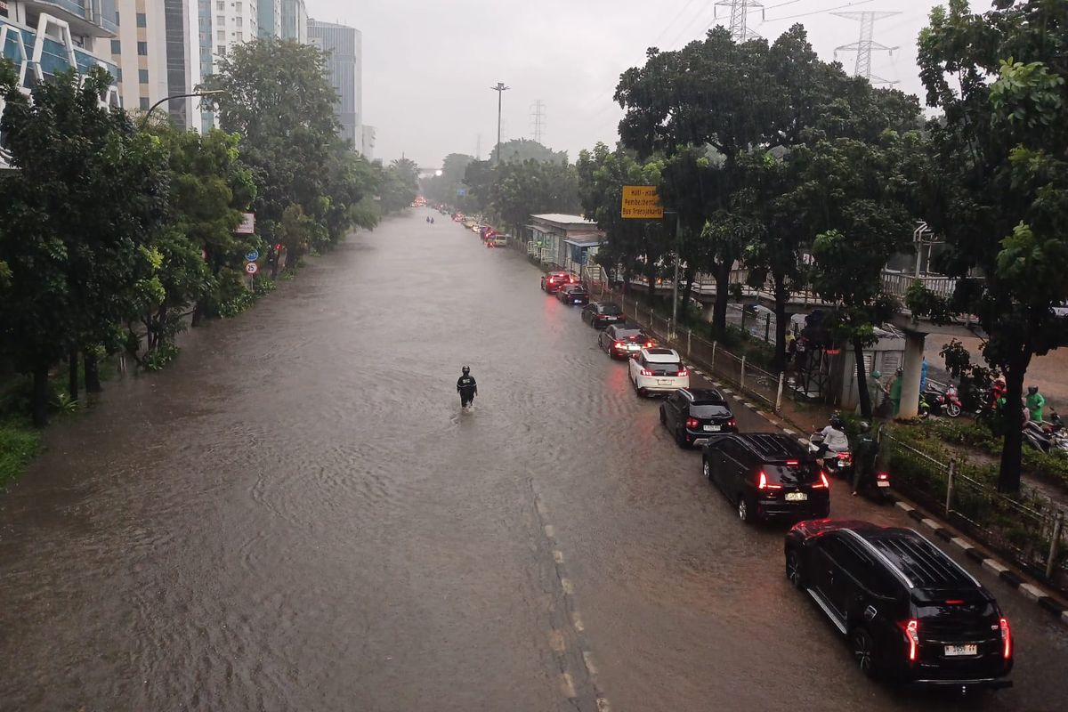 Hujan Deras di Jakarta, Sejumlah Ruas Jalan Banjir