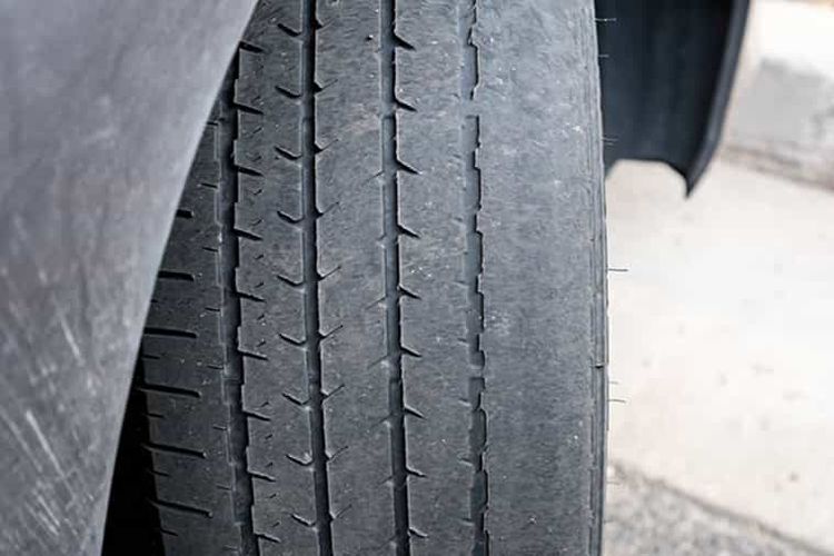 Cek Kondisi Ban Kendaraan Agar Perjalanan Libur Nataru Aman