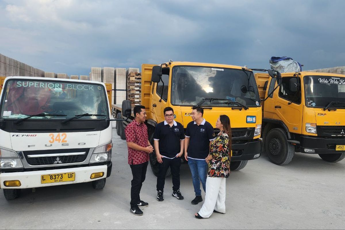 Mitsubishi Fuso Dukung Distribusi Bahan Bangunan di Lamongan