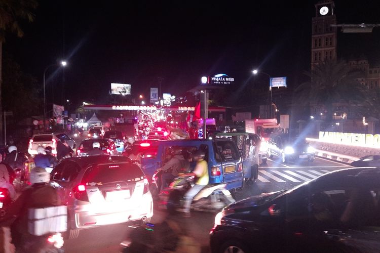 Tips Aman Berkendara ke Puncak Saat Long Weekend 17-an
