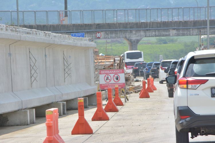 Arus Mudik Lebaran 2025: Kendaraan Keluar dari Exit Toll Tamanmartani Meningkat