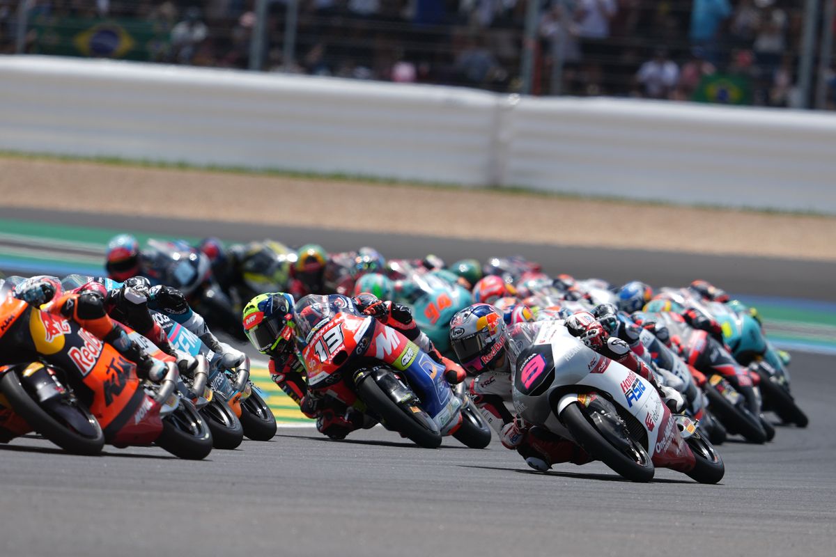 Veda Pratama Kecelakaan di Moto3, Highside dan Hampir Tertabrak