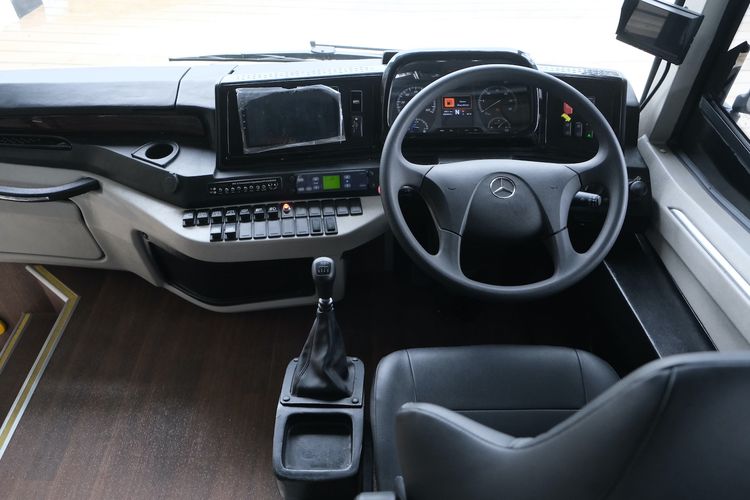 Bus Mercedes-Benz OH 1626 L Rakitan Cikarang Ekspor ke Thailand