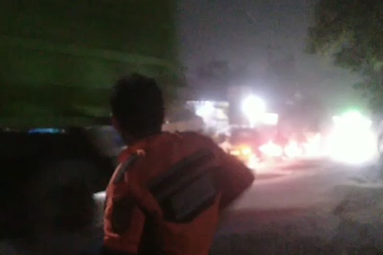 Makin Marak Mobil Pakai Lampu Silau di Jalan