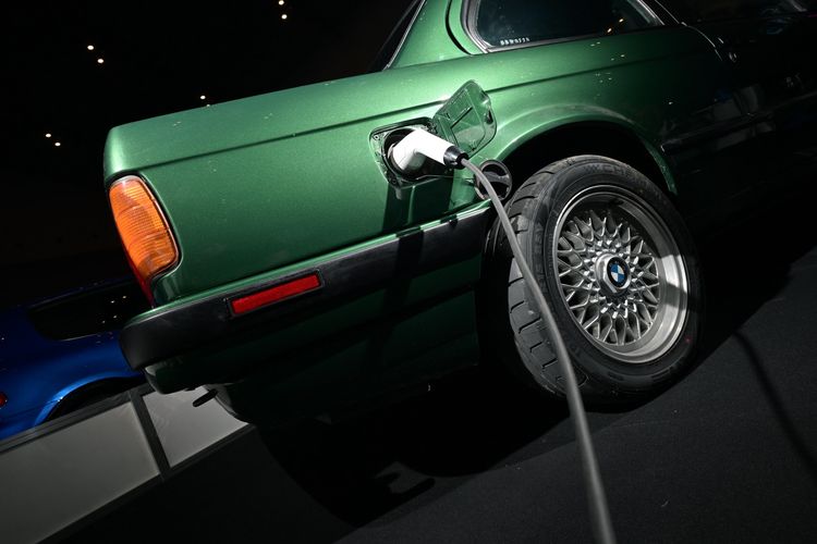 BMW E30 Listrik: Klasik Legal Pertama di Indonesia, Karya Anak Bangsa