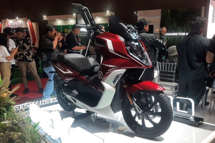 Komparasi Skuter Listrik Maxi: Gesits GV1 vs Alva One XP