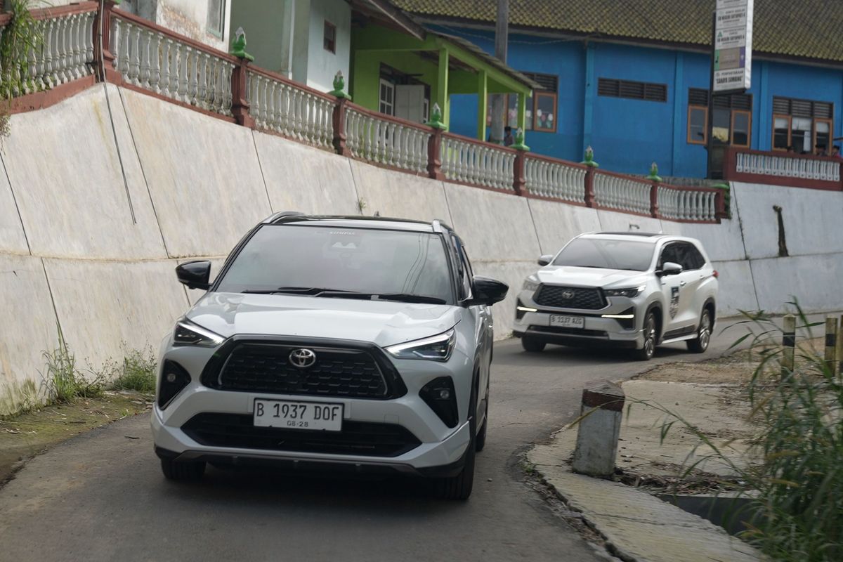 Tren Mobil Hibrida Mei 2025: Zenix Berkuasa, Ertiga Menghilang