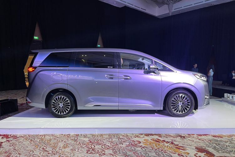 Denza D9: Tingginya Permintaan, Tantangan Pengiriman