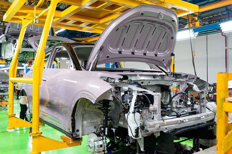 Geely Mulai Rakit Lokal Mobil Listrik EX2