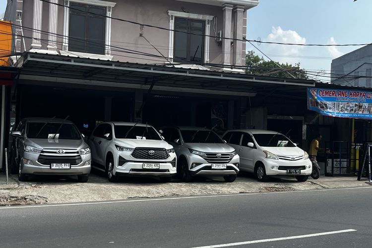Beda Showroom dan Penjual Mobil Bekas Rumahan