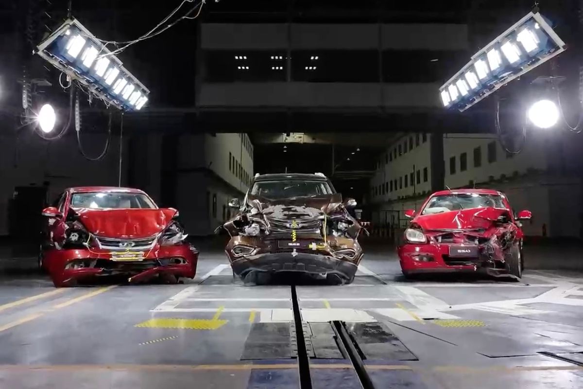 Buktikan Kualitas, Chery Lakukan Rangkaian Uji Tabrak Tiggo Lawas