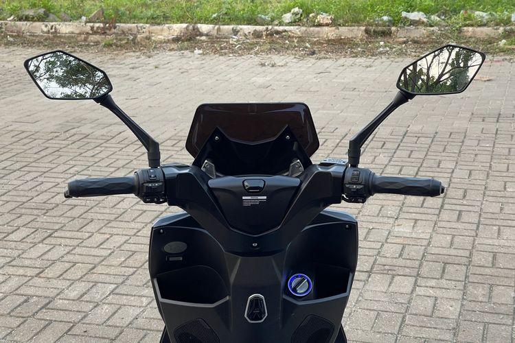 Begini Cara Menyetel Jarak Main Throttle Gas Motor Pakai Kunci 10