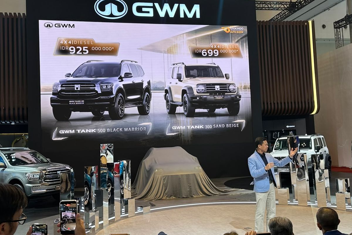 Tank 500 Black Warrior dan Tank 300 Sand Beige Meluncur di GIIAS 2026