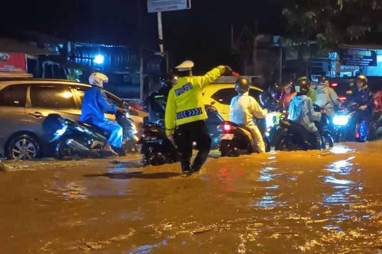 Nekat Terjang Banjir, Motor Bisa Kena Water Hammer