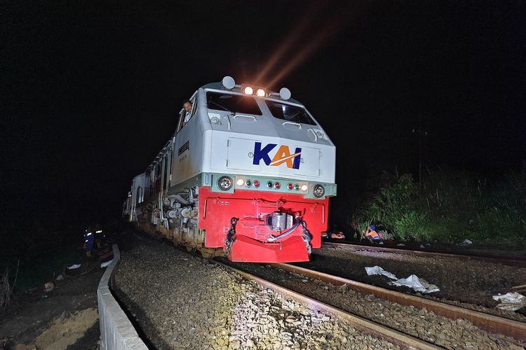 Awas! Palang Terbuka Rel KA Bukan Jaminan Aman: Tengok Kanan Kiri