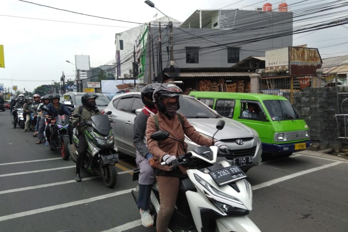 Kemacetan Parah Melanda Jalan Cinere Depok akibat Proyek Gorong-gorong