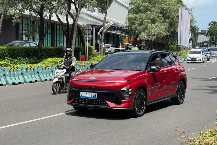 Liburan Nataru dengan Mobil Listrik: Jangan Abaikan 4 Cairan Ini