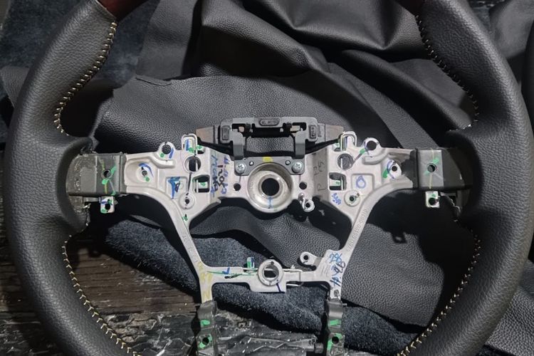 Setir Kusam dan Mengelupas, Retrim atau Cat Ulang?