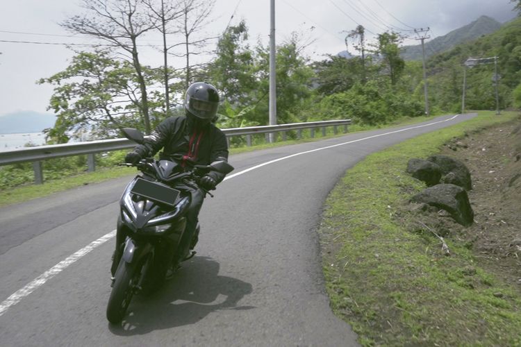 Jangan Asal, Begini Cara Rem Motor Matik yang Benar di Turunan
