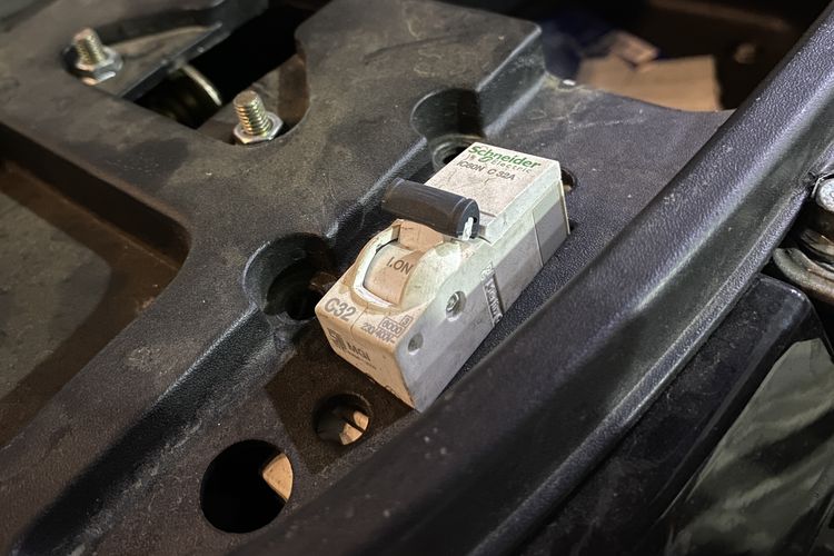 Cara Sederhana Memperpanjang Usia Baterai Motor Listrik