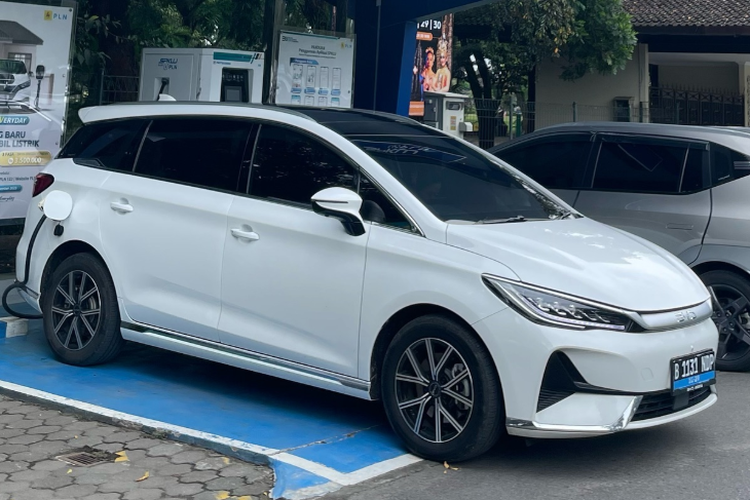 Pasar LMPV Januari 2026 Turun 13,6 Persen: BYD M6 Wakil EV Tunggal