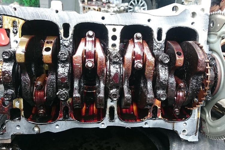 Pakai Oli Palsu, Mesin Bisa Berkerak dan Berlumpur