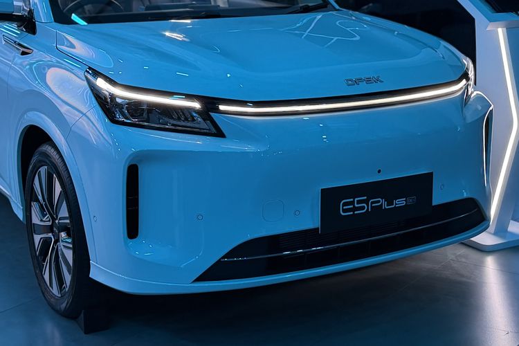 Harga &amp; Infrastruktur: Alasan DFSK Pilih E5 Plus PHEV, Bukan Aito