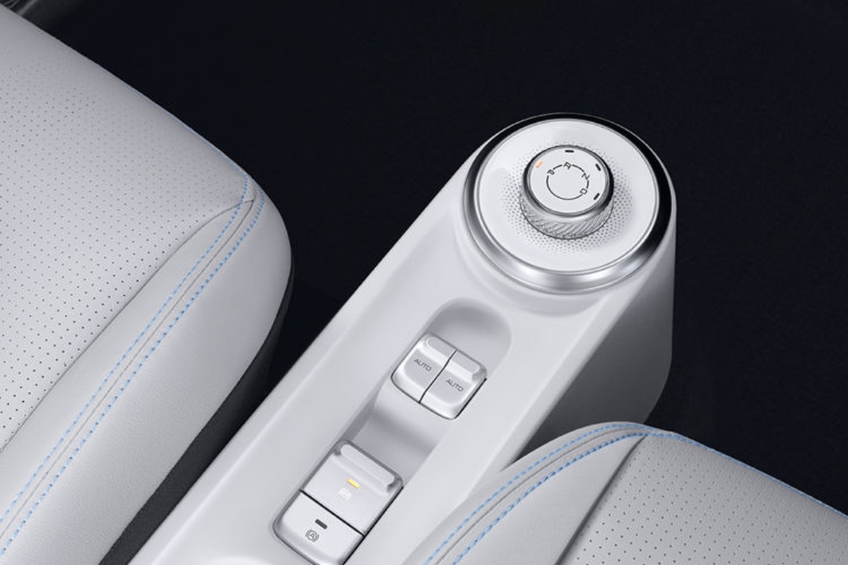 Penjelasan Soal Tuas Transmisi EV di Posisi D Saat Berhenti di Lampu Merah