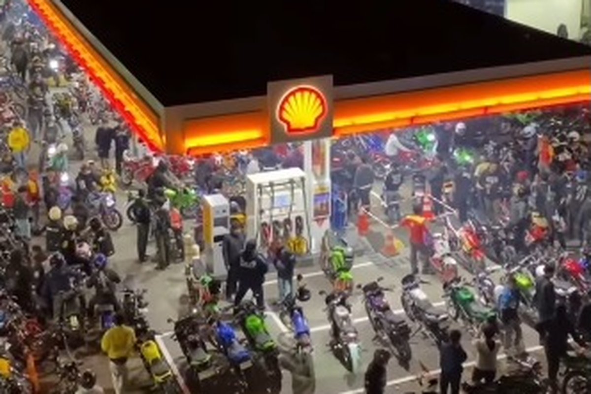 SPBU Shell di Bandung Jadi Tempat Kopdar Komunitas Motor 2-Tak