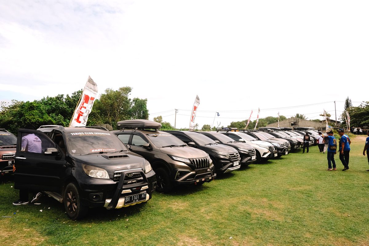 Jamnas TCI 2025: Ratusan Daihatsu Terios Ramaikan Pantai Kedu Warna