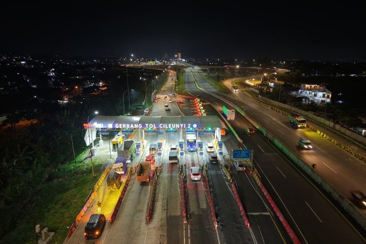Salah Kaprah Waktu Ganti Oli Mobil di Tengah Perjalanan Mudik