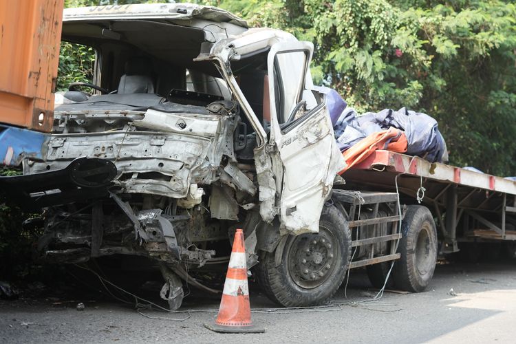 Faktor Pengemudi Jadi Penyebab Seringnya Kecelakaan Truk dan Bus