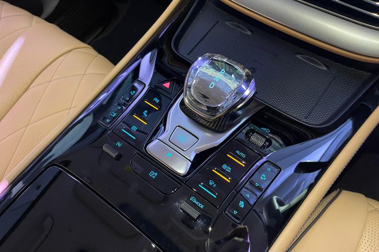 Denza D9: Mobil Listrik untuk Pemilik Gaji Rp 50 juta per Bulan