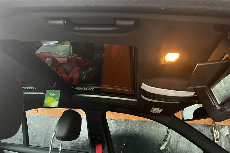 Penyakit Interior Mobil Eropa, Plafon Turun hingga Dashboard Retak