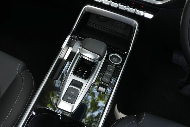 Cara Berkendara Mobil Matik yang Bikin Irit BBM